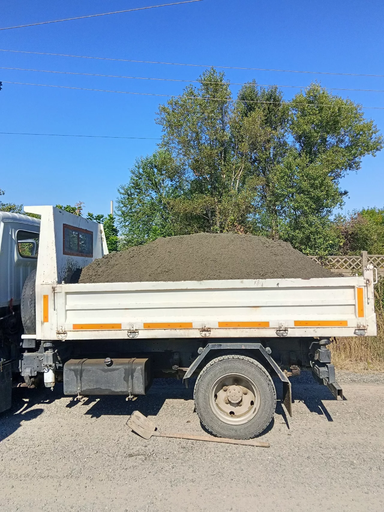 1 куб песка — фото кучи, вес около 1,5 т